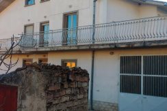 VENDE PORZIONE DI VILLA BIFAMILIARE – ARISCHIA VENDE PORZIONE DI VILLA BIFAMILIARE – ARISCHIA