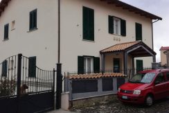AFFITTA APPARTAMENTO IN VILLA – PIANOLA AFFITTA APPARTAMENTO IN VILLA – PIANOLA
