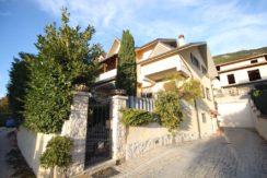 VENDE PORZIONE DI VILLA BIFAMILIARE – CANSATESSA VENDE PORZIONE DI VILLA BIFAMILIARE – CANSATESSA