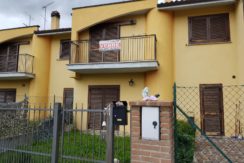 VENDE VILLETTA A SCHIERA – SANTA DOROTEA DI SCOPPITO VENDE VILLETTA A SCHIERA – SANTA DOROTEA DI SCOPPITO