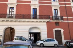 AFFITTA LOCALE COMMERCIALE – CENTRO STORICO