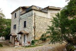 VENDE CASALE IN PIETRA – CAPESTRANO VENDE CASALE IN PIETRA – CAPESTRANO