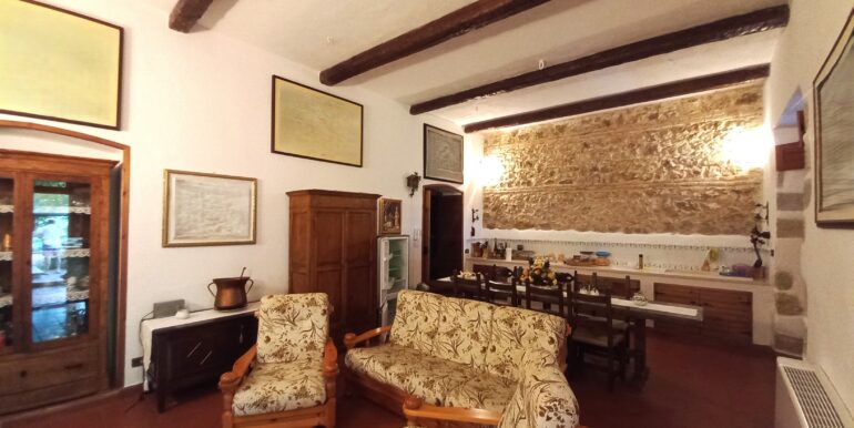 8 taverna