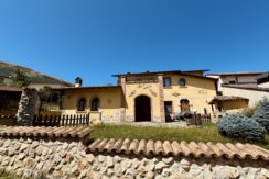 VENDE VILLA SINGOLA  – ROIO