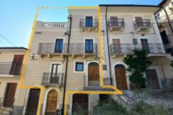 VENDE INDIPENDENTE IN PALAZZETTO D’ EPOCA – FONTECCHIO