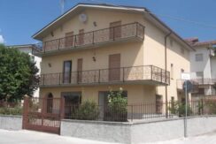 AFFITTA APPARTAMENTO – ARISCHIA