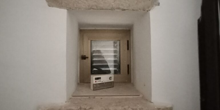 45 finestra pietra