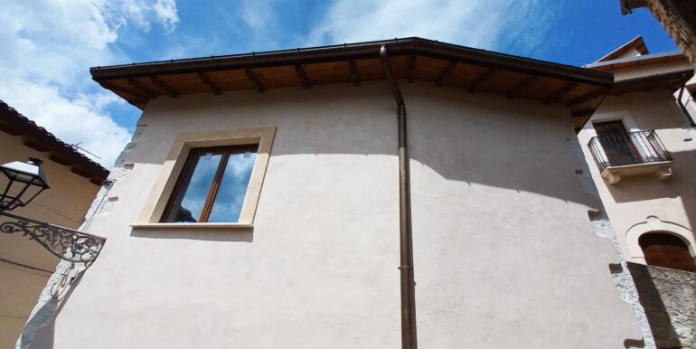 48 particolare facciata