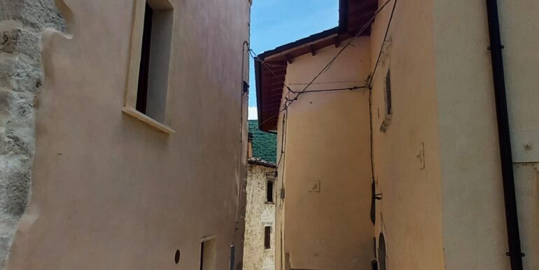 5 fronte su via-la-caia