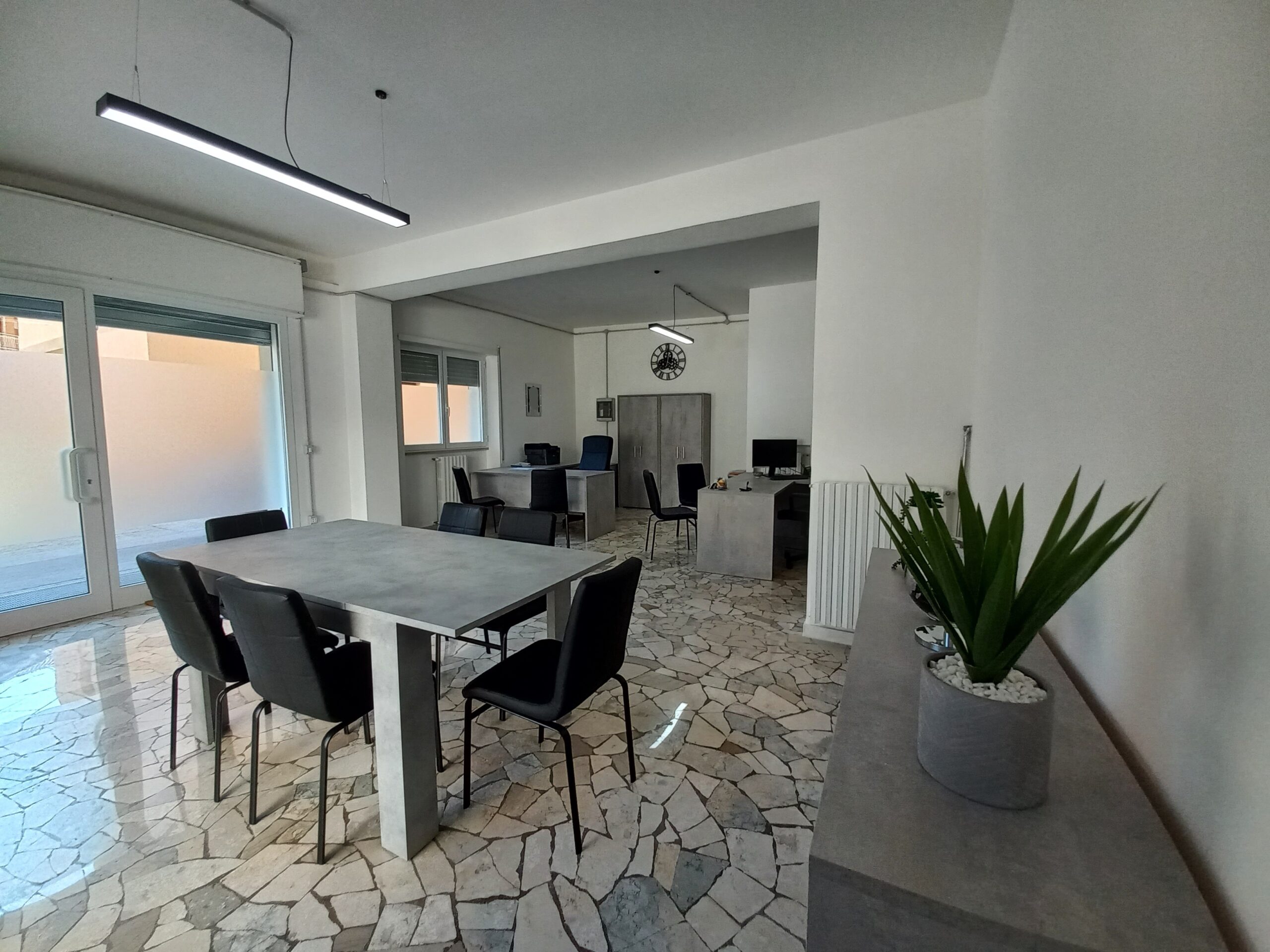 AFFITTA LOCALE COMMERCIALE – L’AQUILA